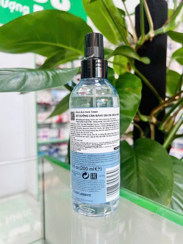 Xịt Dưỡng Cân Bằng Dịu Da Ziaja Jeju Young Skin Face Toner 200ml